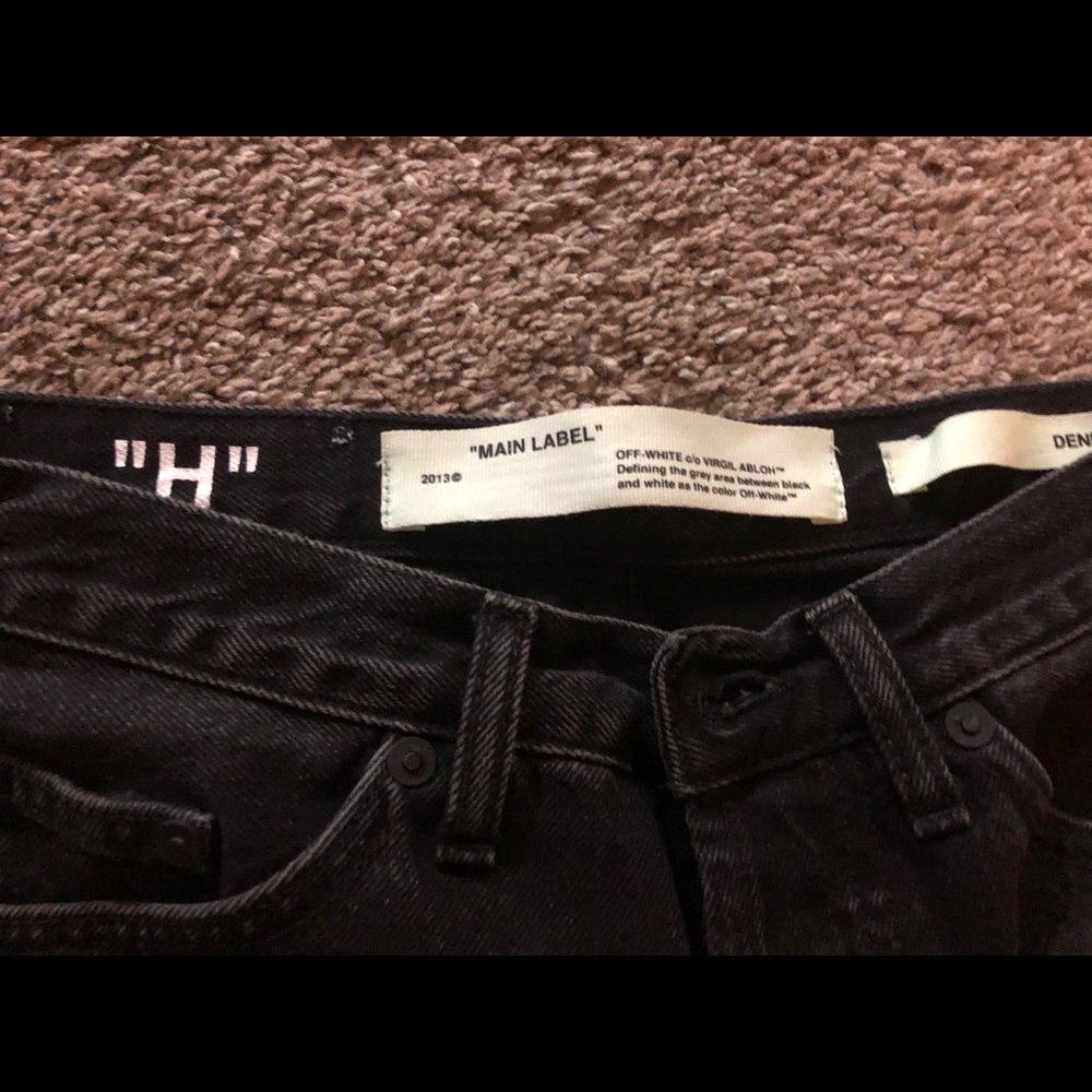 OFF-White butterfly embellished denim shorts - Picture 3 of 8